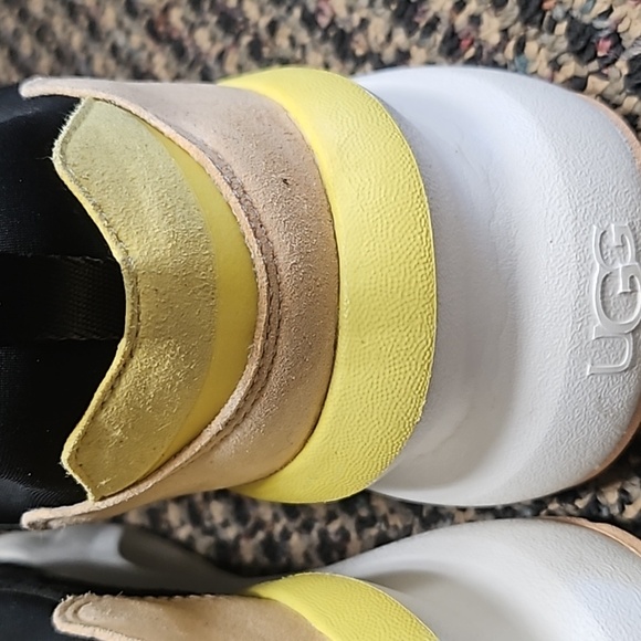 UGG Women's La Flex Sneaker. - Picture 5 of 9